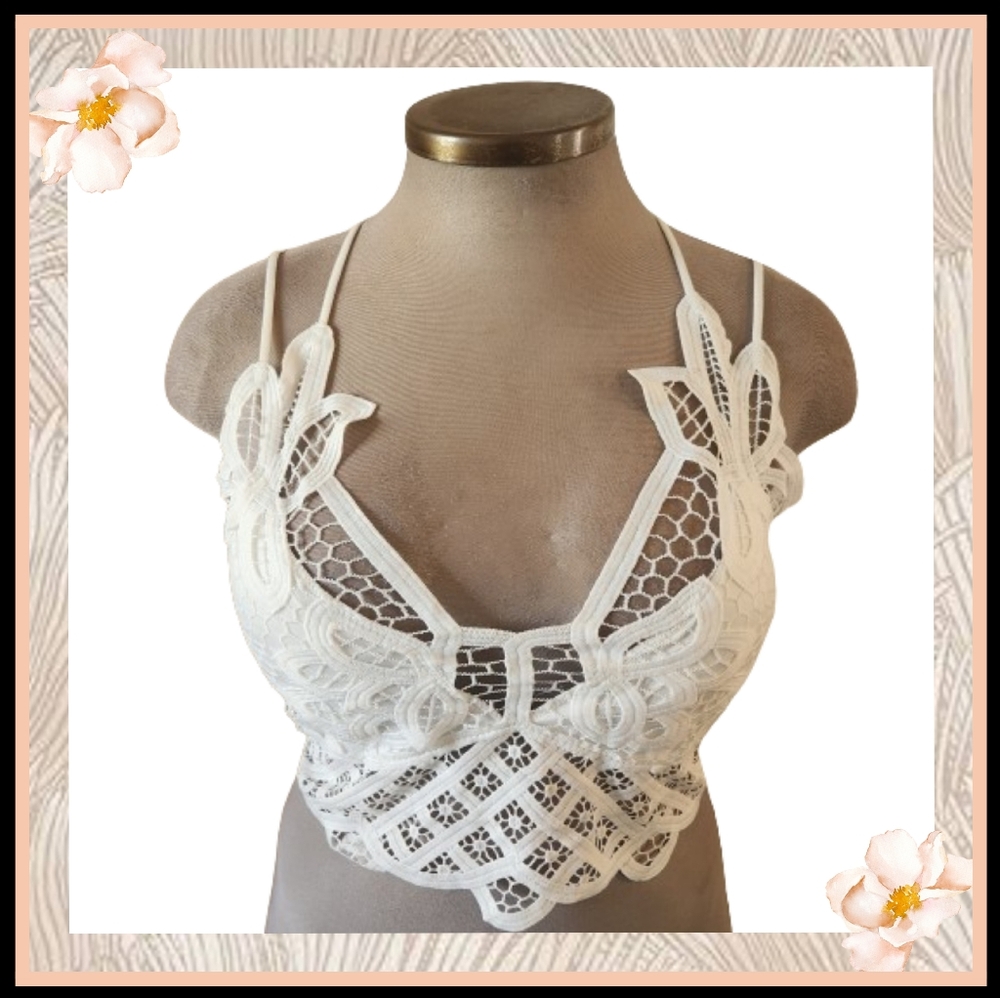 PRETTY ☆ WHITE ☆  BATTENBERG STYLE LACE ☆ BRALETTE TOP ☆ NWT